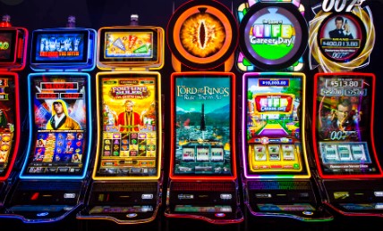 Master Online and Land-Based Slot Machines: A Player’s Guide