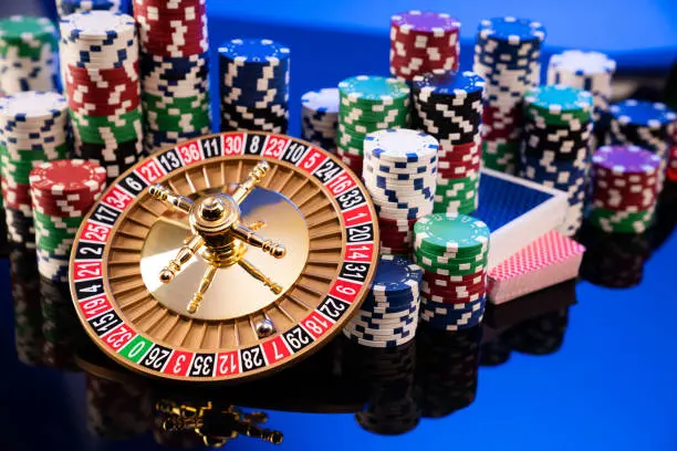Online vs Land Casinos: Why Digital Play Gives You More Control, Comfort, and Freedom to Leave Anytime